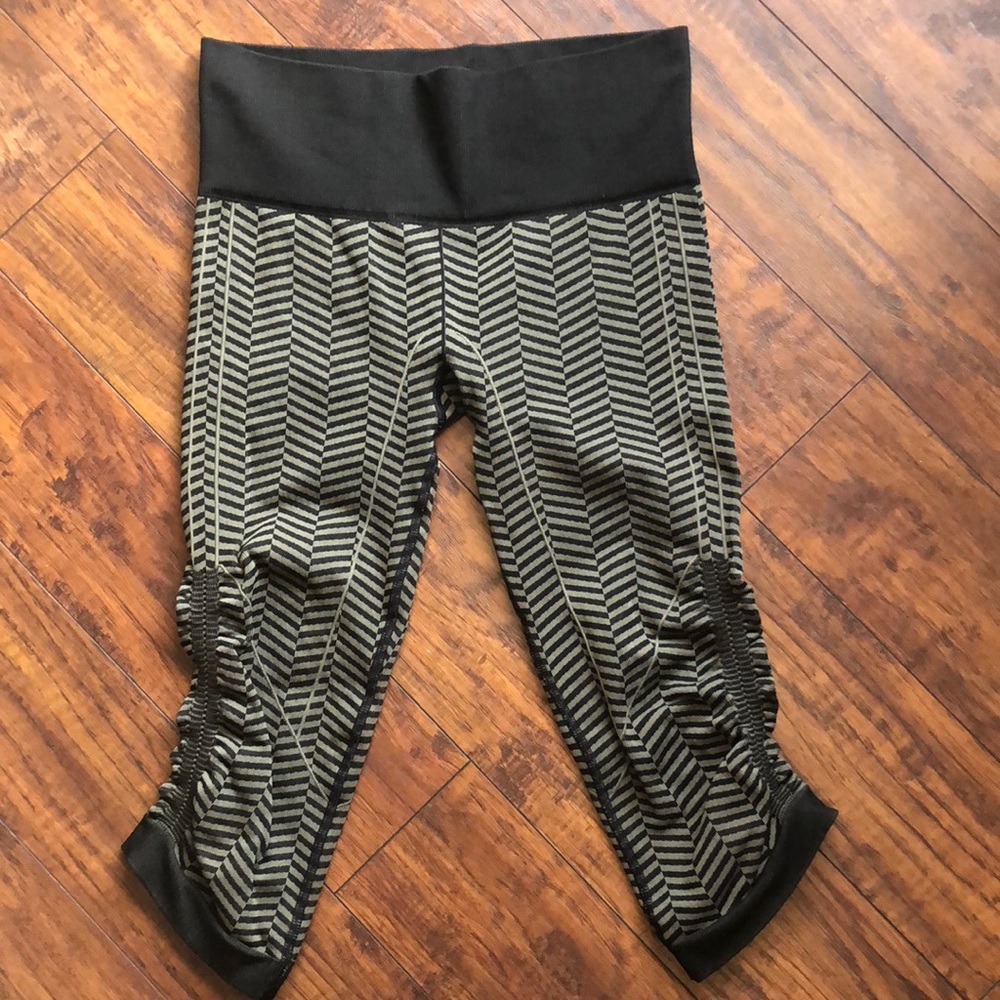 Lululemon IN THE FLOW CROP CHEVRON FATIGUE GREEN